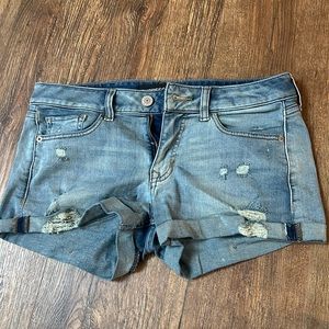 Express women’s short jean shorts size 4